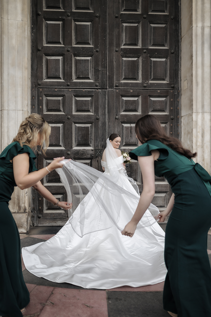 st pauls cathedral london wedding bride in a wedding dress