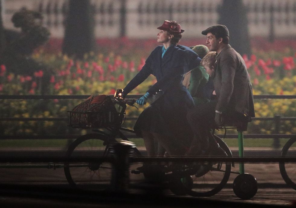 Emily Blunt and Lin-Manuel Miranda filming Mary Poppins Returns in front of Buckingham Palace in London.