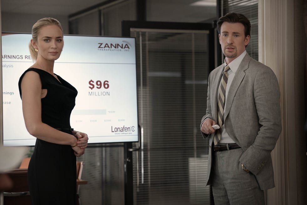 Emily Blunt und Chris Evans in Pain Hustlers