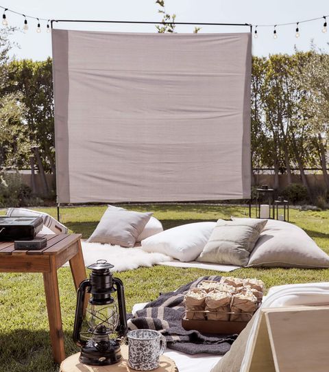 How to Set Up a DIY Backyard Movie Theater In Under an Hour