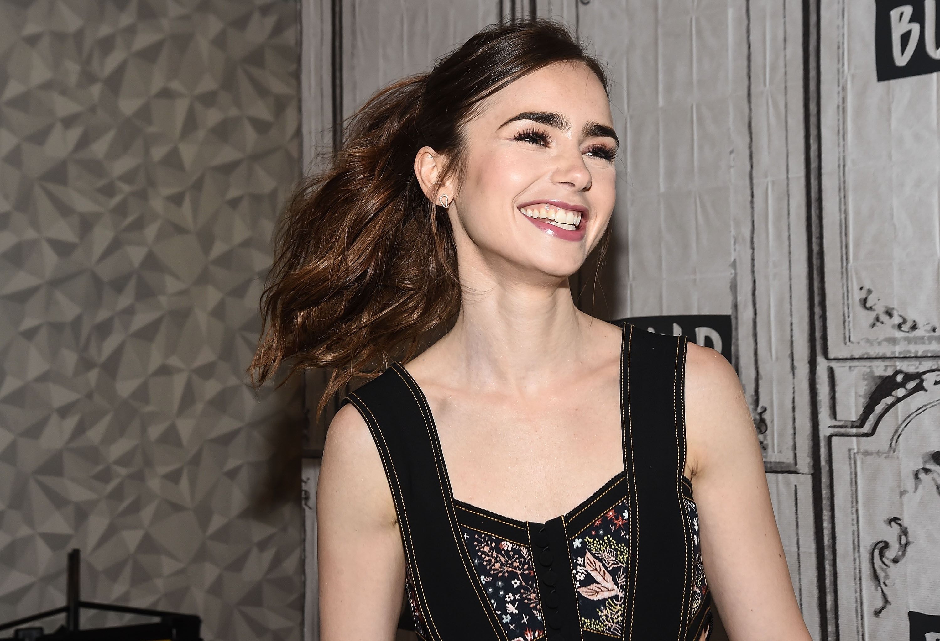 Lily Collins Just Wore The COOLEST Leggings