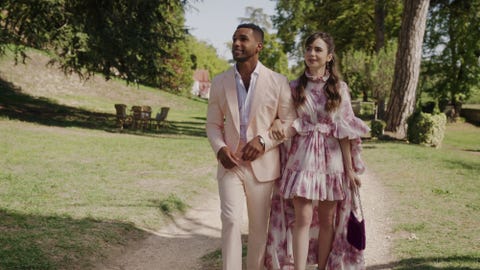 emily in paris l to r lucien laviscount as alfie, lily collins as emily in episode 310 of emily in paris cr courtesy of netflix © 2022