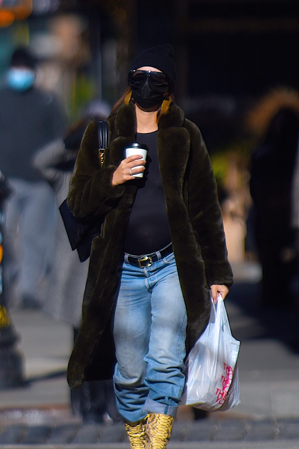 Emily Ratajkowski White Sneakers Street Style Autumn Winter 2021