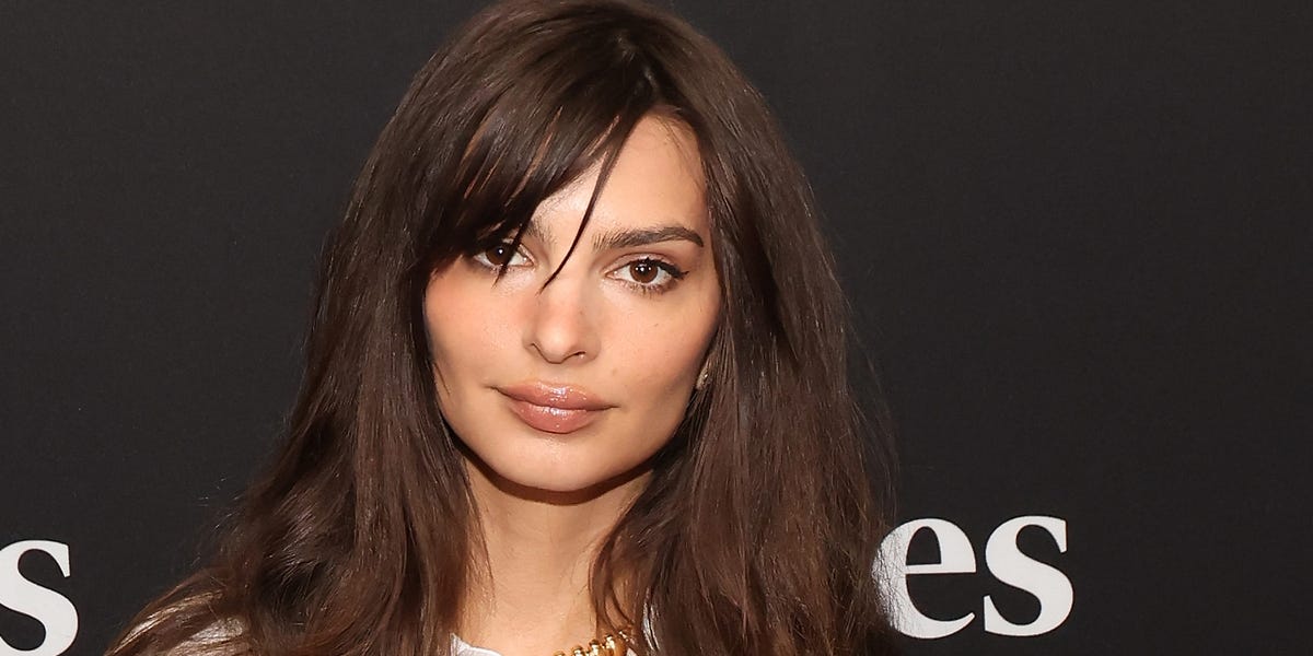 Emily Ratajkowski Has An Epic Butt And New Haircut In Nude IG Pics