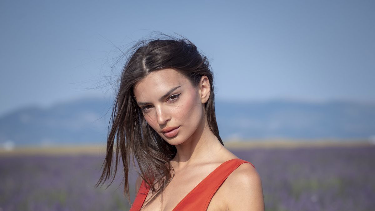 preview for Emily Ratajkowski's Nighttime Skincare Routine | Go To Bed With Me