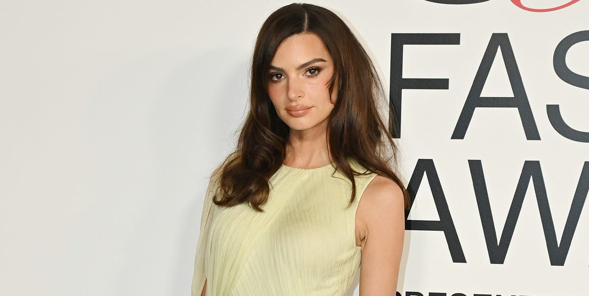 Emily Ratajkowski Shares Fire Naked Selfie On Instagram 