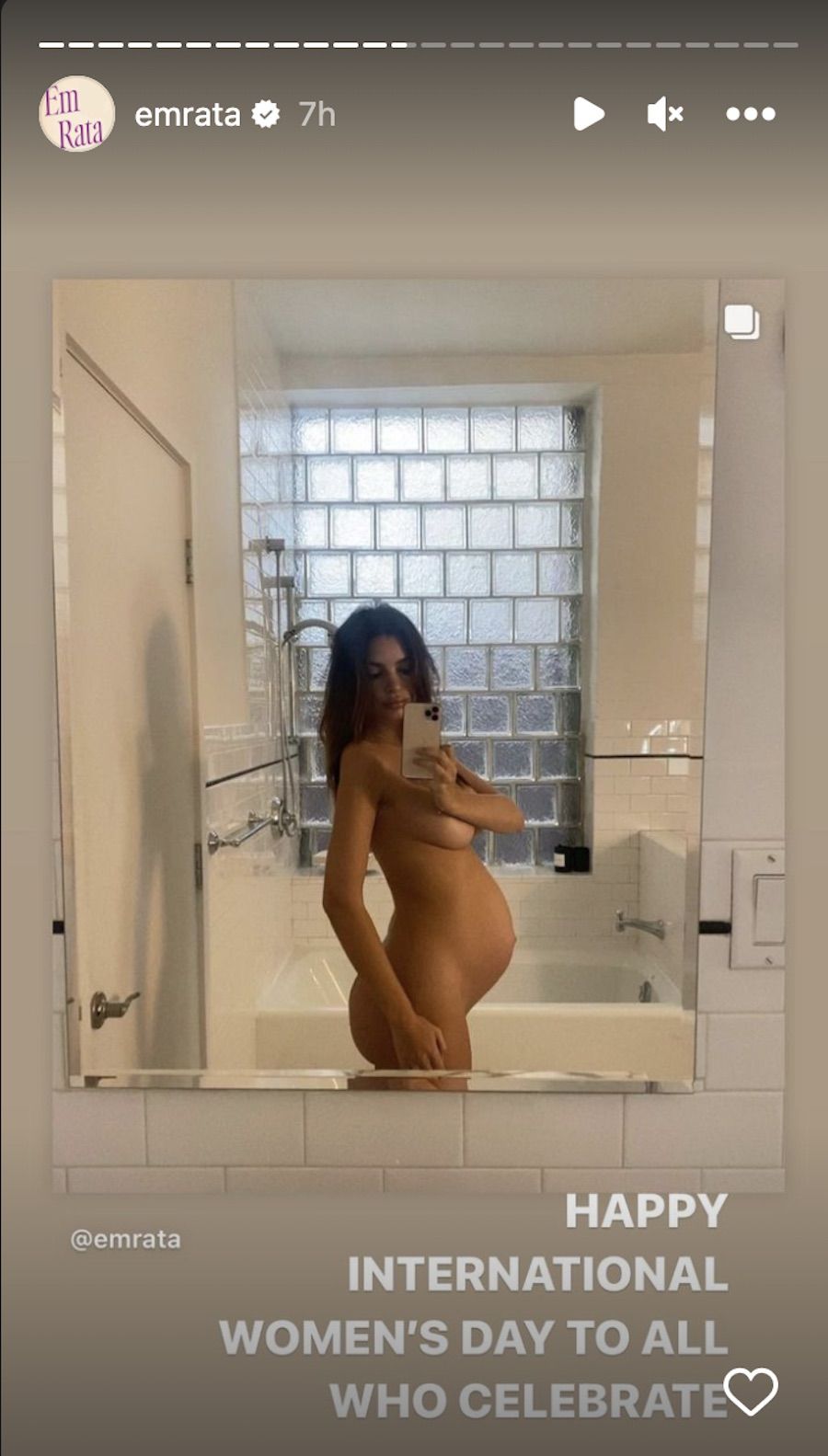 Emily Ratajkowski Shares Naked Throwback Pics of Her Pregnancy