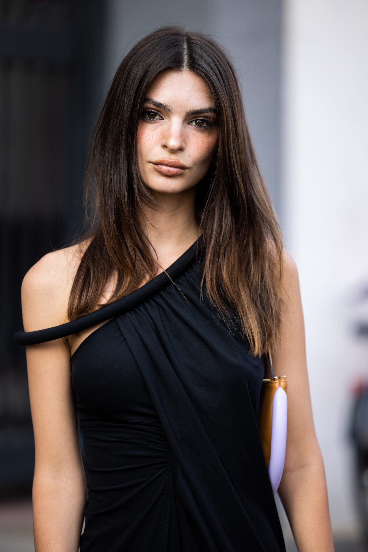 Emily Ratajkowski Cut Her Own Hair In Her Latest TikTok Video