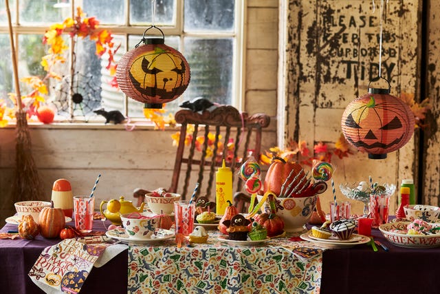 https://hips.hearstapps.com/hmg-prod/images/emma-bridgewater-autumn-range-halloween-013-64db9e3fd7281.jpg?crop=1.00xw:0.752xh;0,0.214xh&resize=640:*