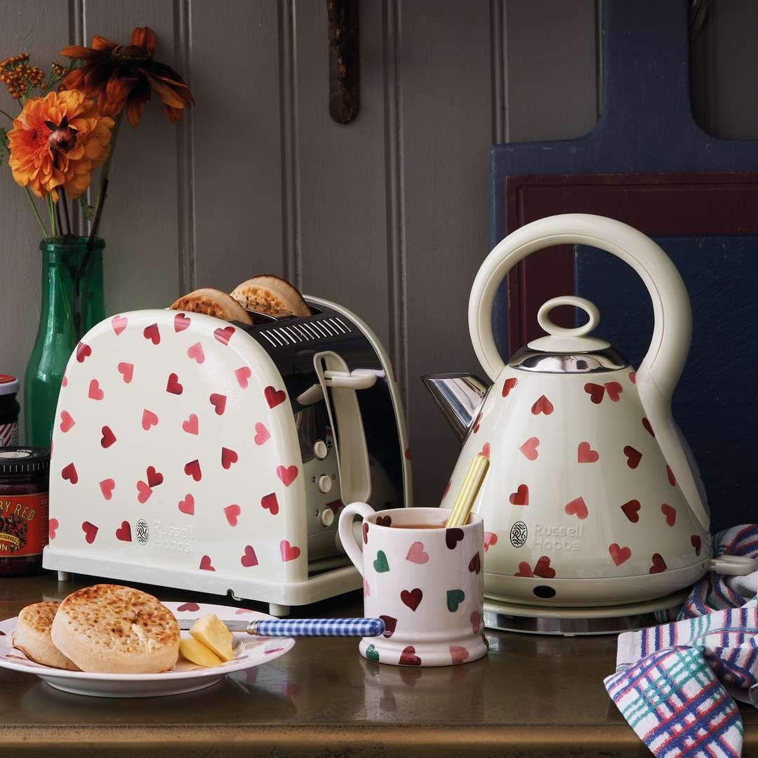 Emma Bridgewater kettle: Now in the bestselling pink hearts print