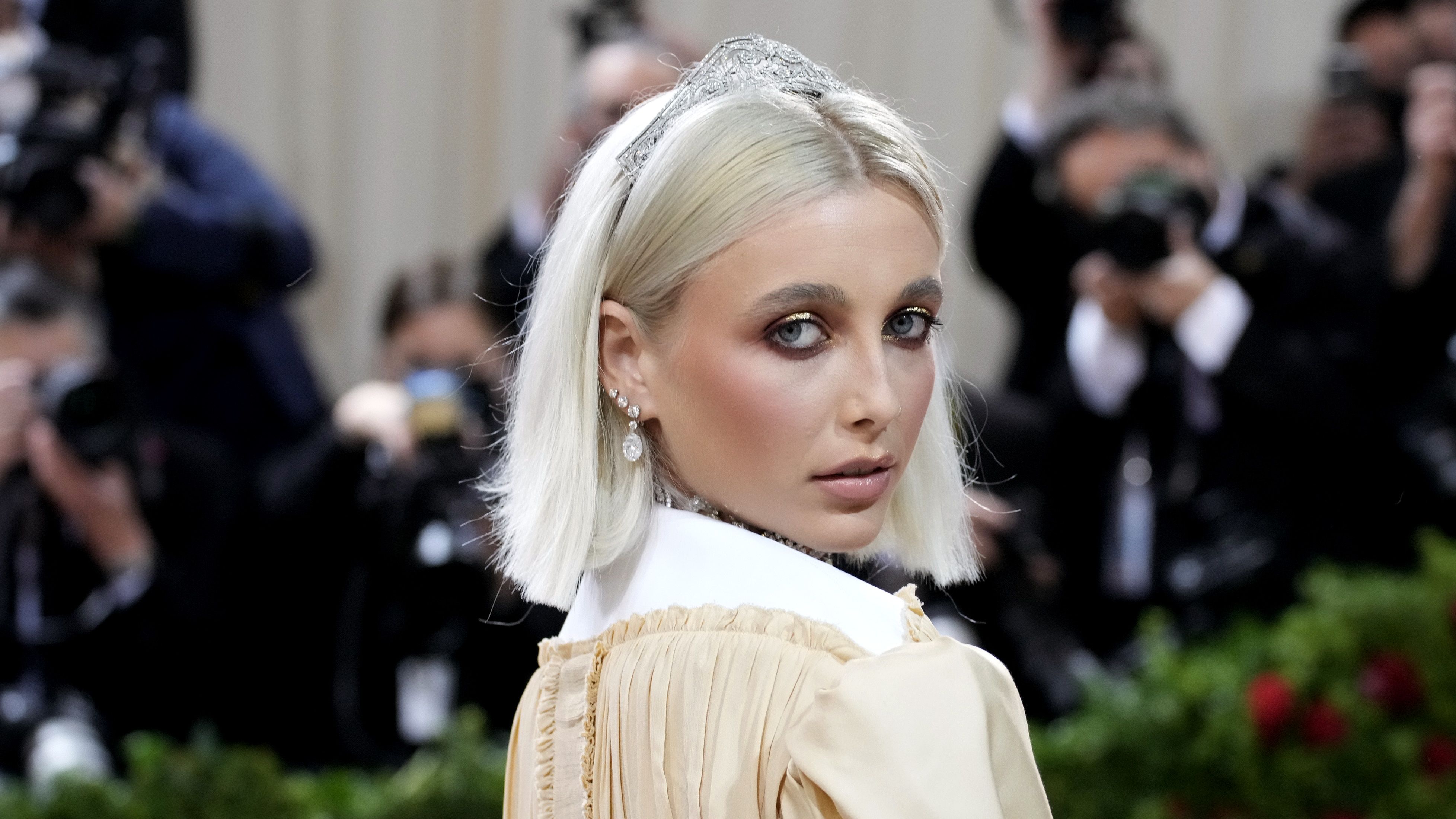 Emma Chamberlain's Extremely Smokey Eyeliner at the Met Gala Is