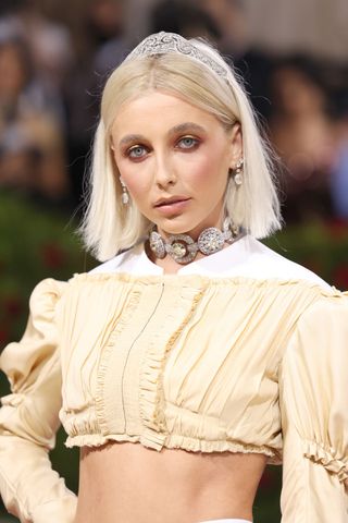 new york, new york   may 02 emma chamberlain attends the 2022 met gala celebrating in america an anthology of fashion at the metropolitan museum of art on may 02, 2022 in new york city photo by john shearergetty images