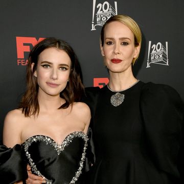 emma roberts and sarah paulson on the ahs red carpet