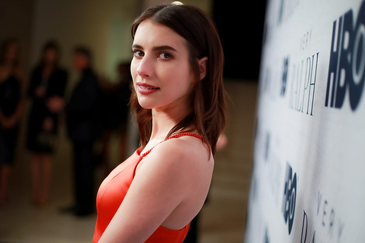 https://hips.hearstapps.com/hmg-prod/images/emma-roberts-attends-the-premiere-of-hbo-documentary-film-news-photo-1600627986.jpg?crop=0.798xw:0.599xh;0.0272xw,0&resize=1200:*