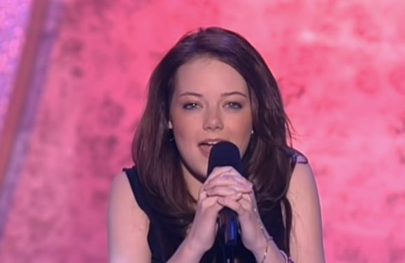 Singing, Singer, Entertainment, Microphone, Music artist, Song, Nose, Performing arts, Talent show, Performance, 