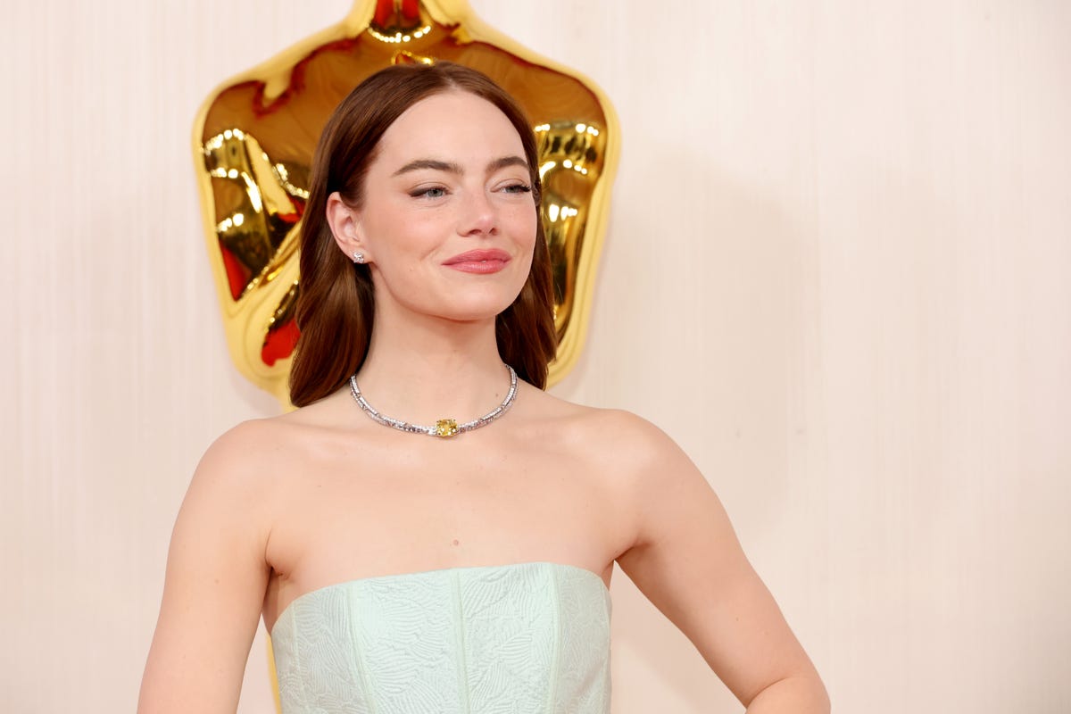 Emma Stone Wears Strapless Louis Vuitton Gown at the 2025 Oscars