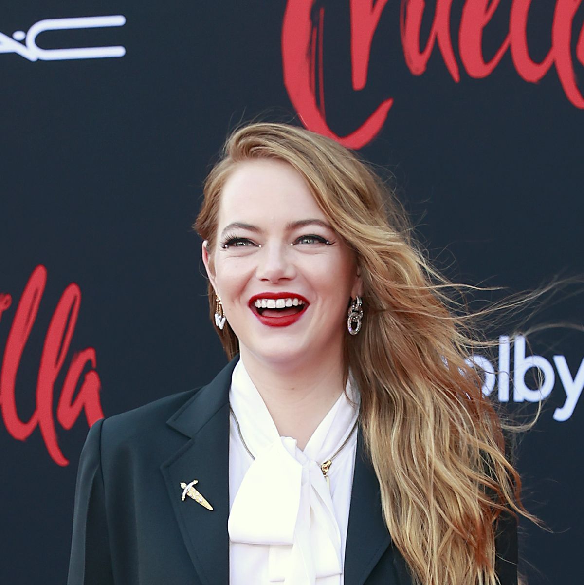 Emma Stone Stuns in a Louis Vuitton Suit and Pointy Pumps at 'Cruella'  Premiere