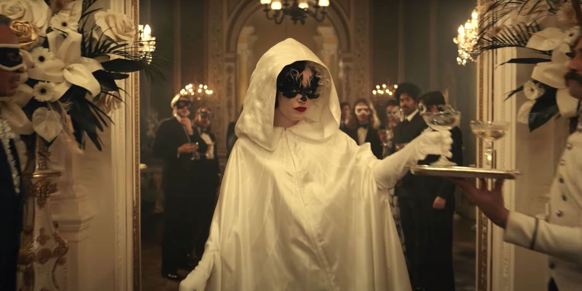 Emma Stone In Costume As Cruella De Vil Is Quite A Sight To Behold