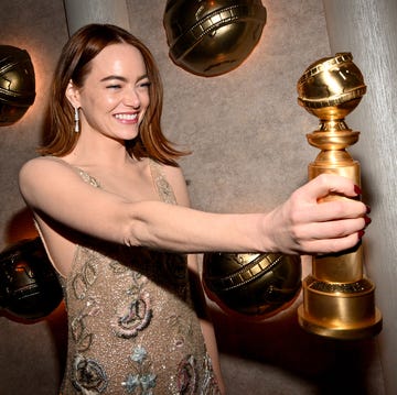 emma stone globo de oro 2024