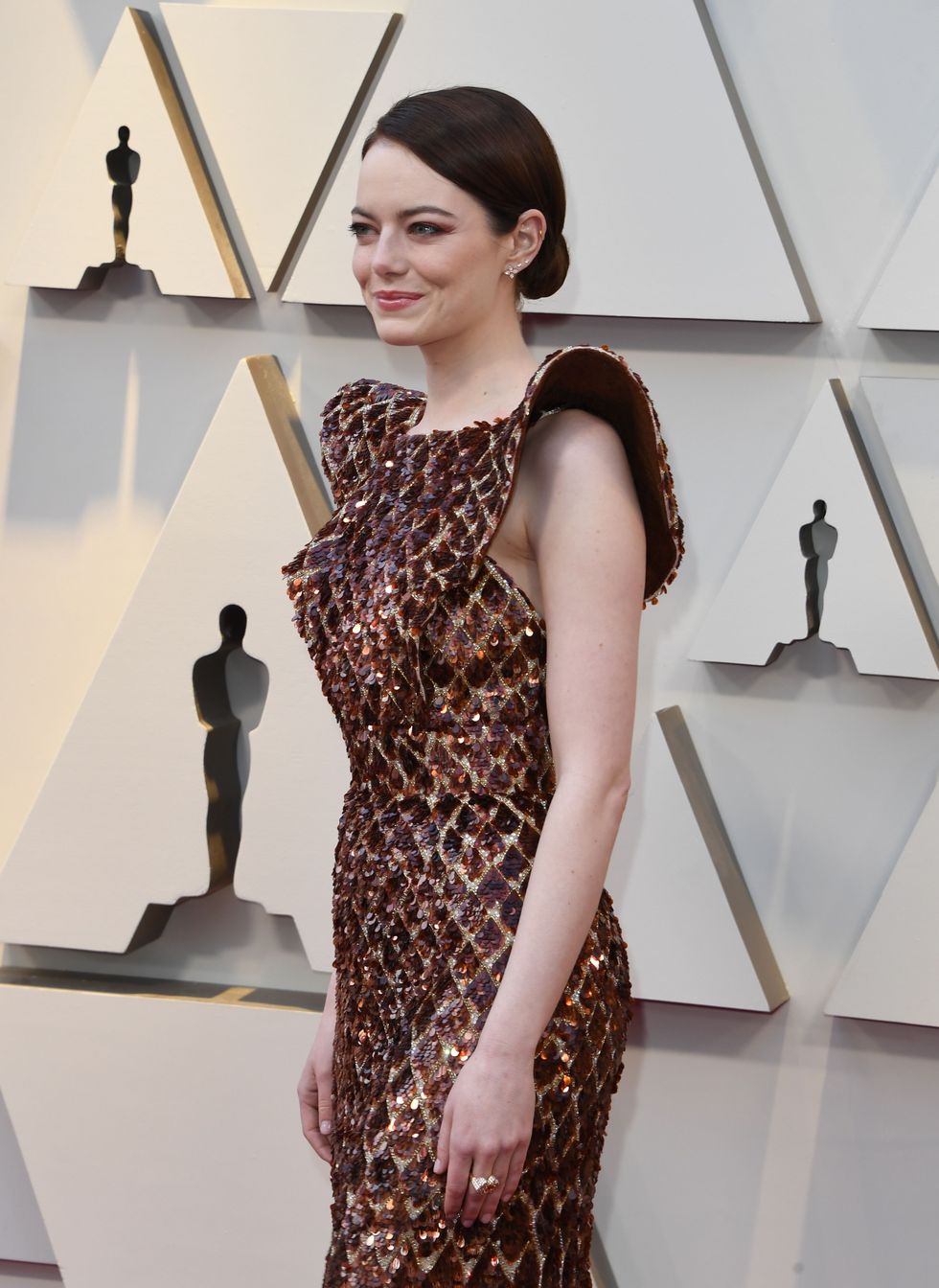 Emma Stone's 2019 Oscar Dress Looks Like a Honey Comb - 'The Favourite'  Actress' Red Carpet Outfit