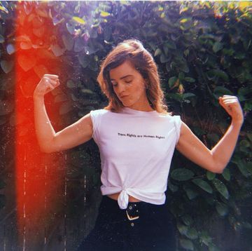 emma watson con camiseta para defender los derechos de las personas trans