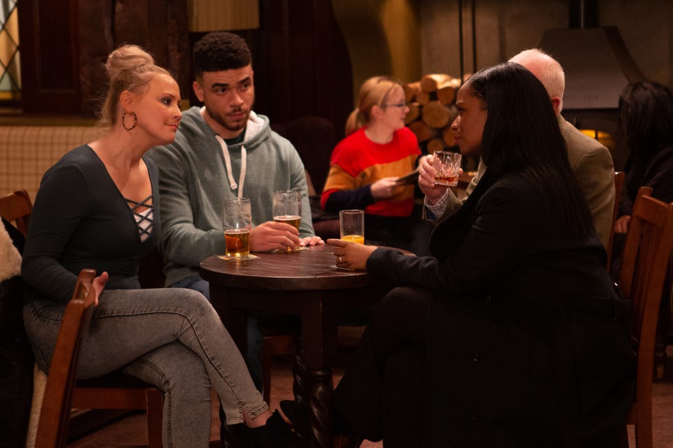 Tracy Metcalfe, Nate Robinson and Cara Robinson in Emmerdale
