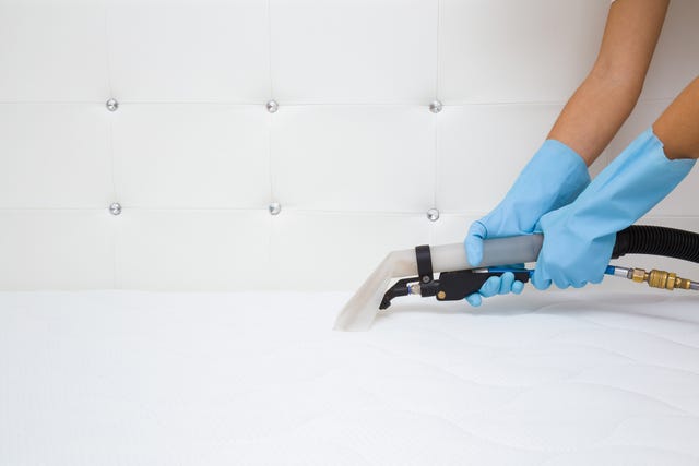 How to Clean Mattress? With Baking Soda + Hydrogen Peroxide