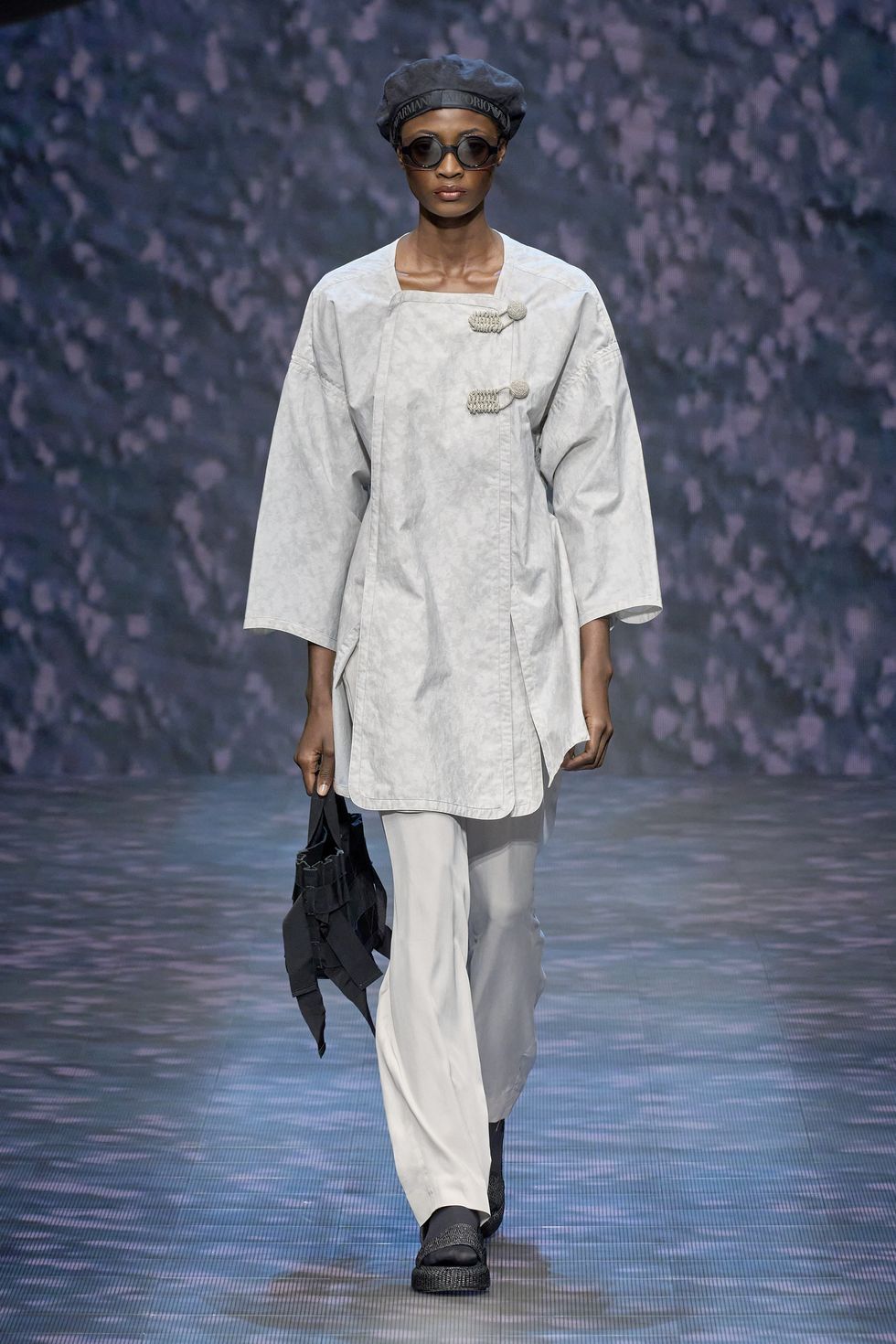雑誌掲載 GIORGIO ARMANI ソフト ラフィア クロッグ サンダル クロッグサンダルの時代が来る!?」注目度急上昇中！ホールド感