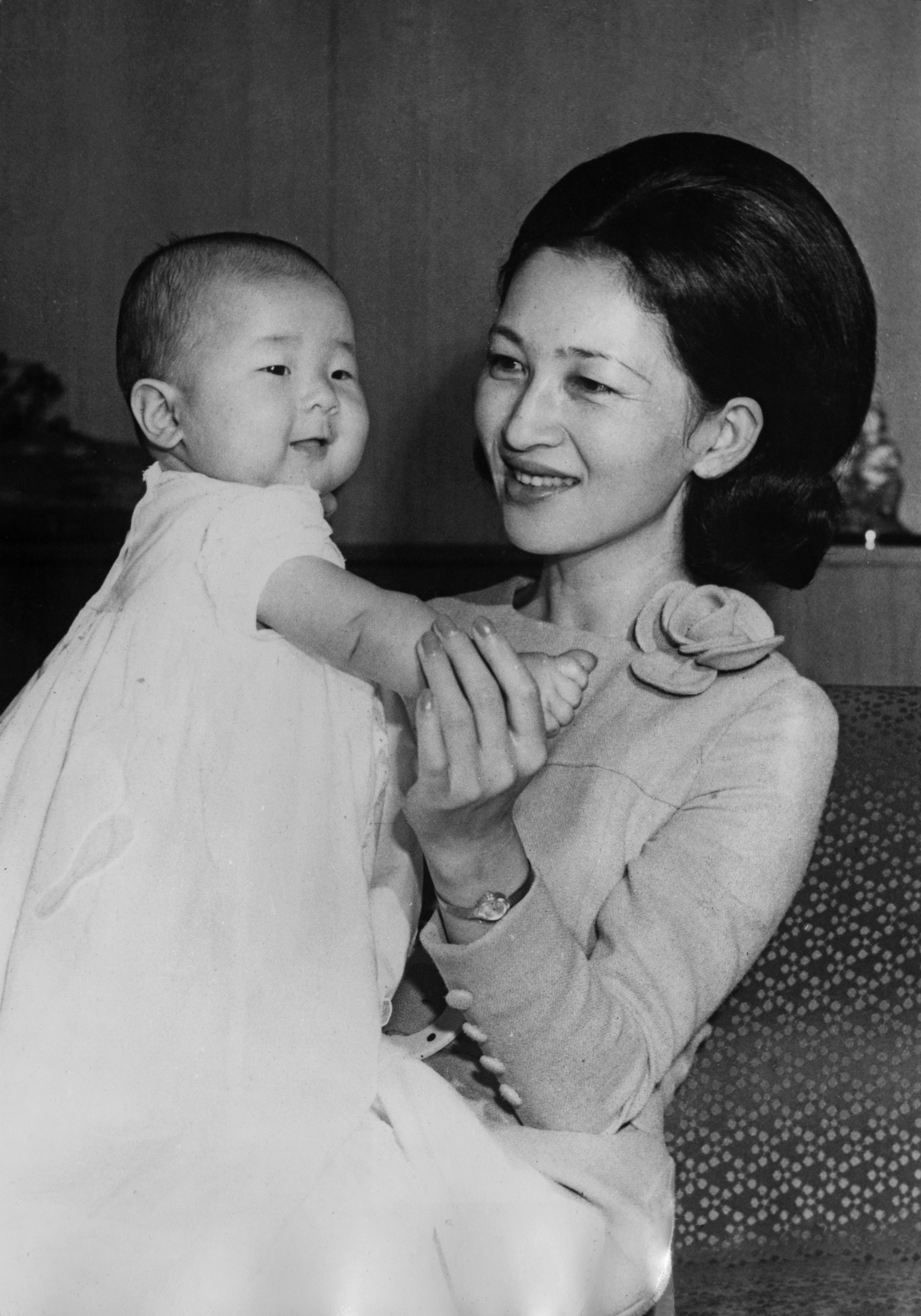 上皇后美智子さまのメモリアルアルバム｜ご婚約後の若き日のお姿