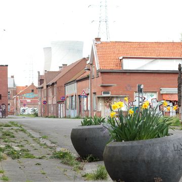 lege straat in spookdorp doel in belgië