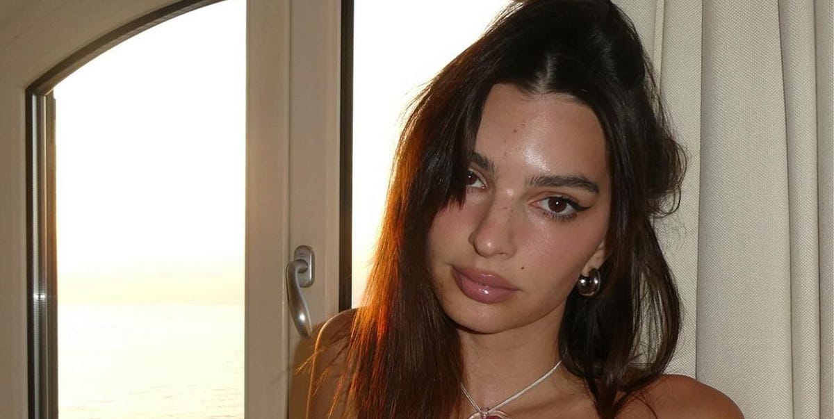 Emily Ratajkowski Poses Naked in the Bathtub to Celebrate Birthday