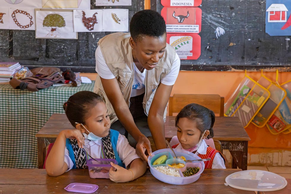 elizabeth feeding children with the united nations world food programme in indonesia