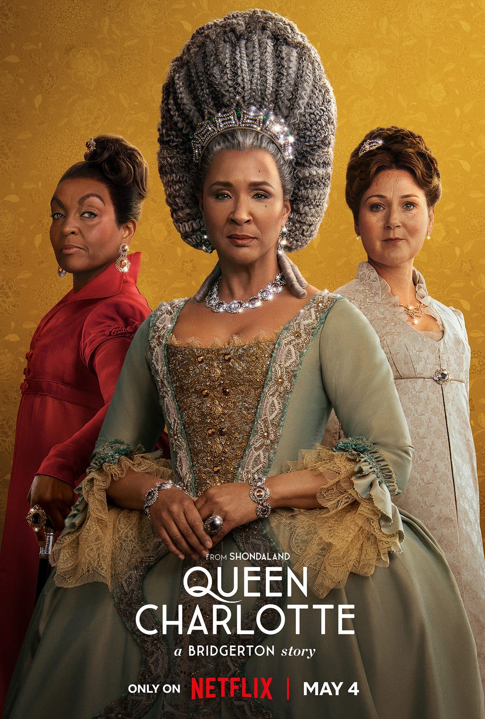 adjoa andoh como lady danbury, golda rohshevuel como rainha charlotte e ruth gemmell como lady violet bridgerton em 'queen charlotte a bridgerton story'