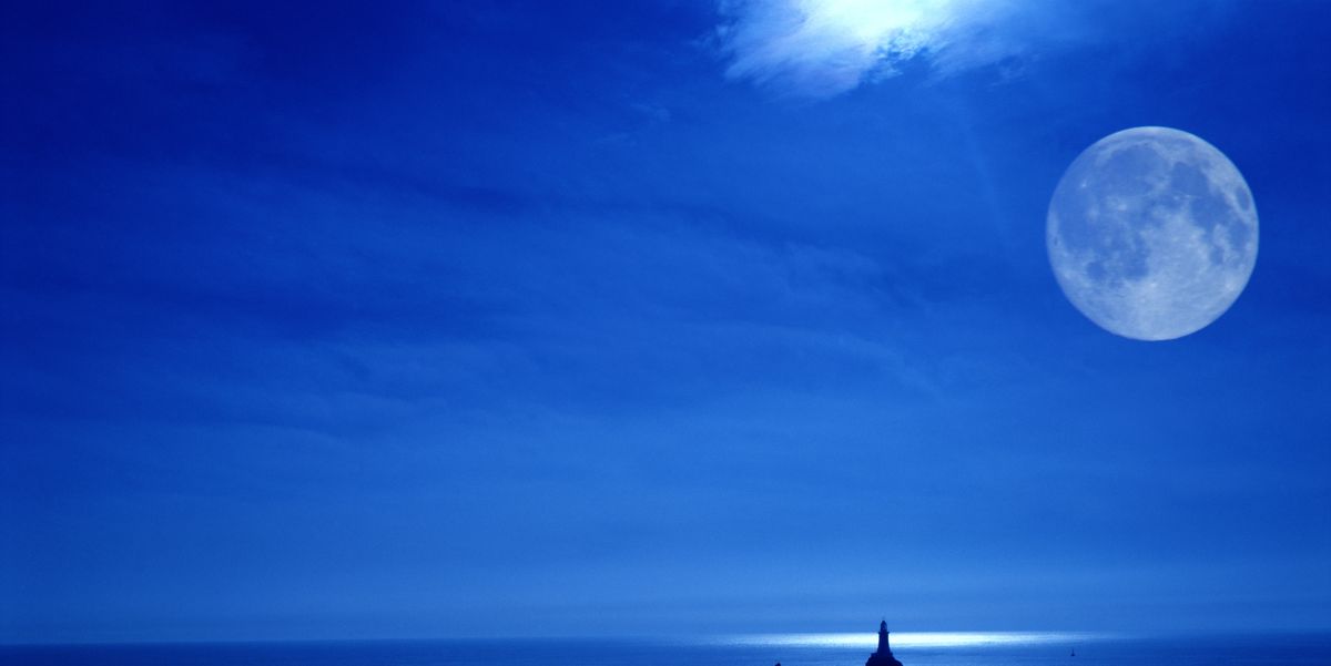 Мун голубое. Синяя Луна. Голубая Луна фото реальные. Пейзаж в готическом стиле Луна голубая. Фото синей Луны.