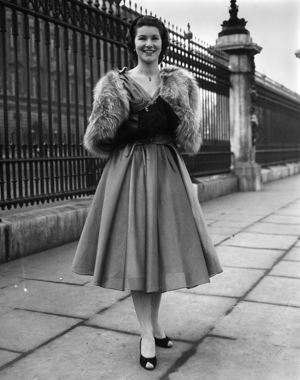 Incredible Photos of Celebrities Visiting Buckingham Palace for the ...