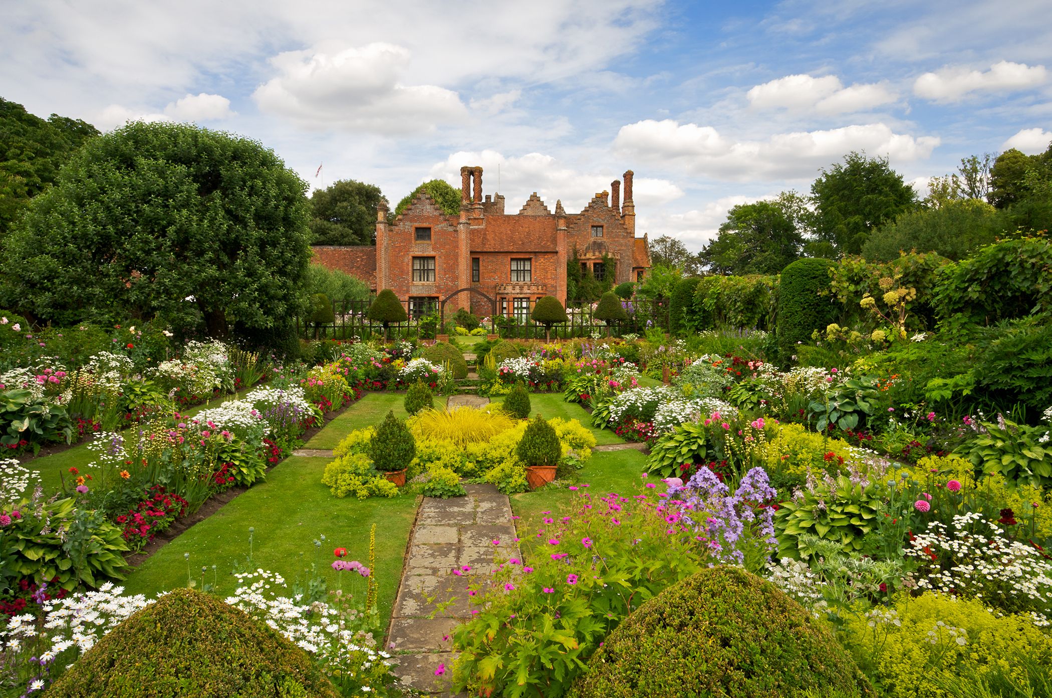 15 Best English Garden Ideas - How To Design An English Garden