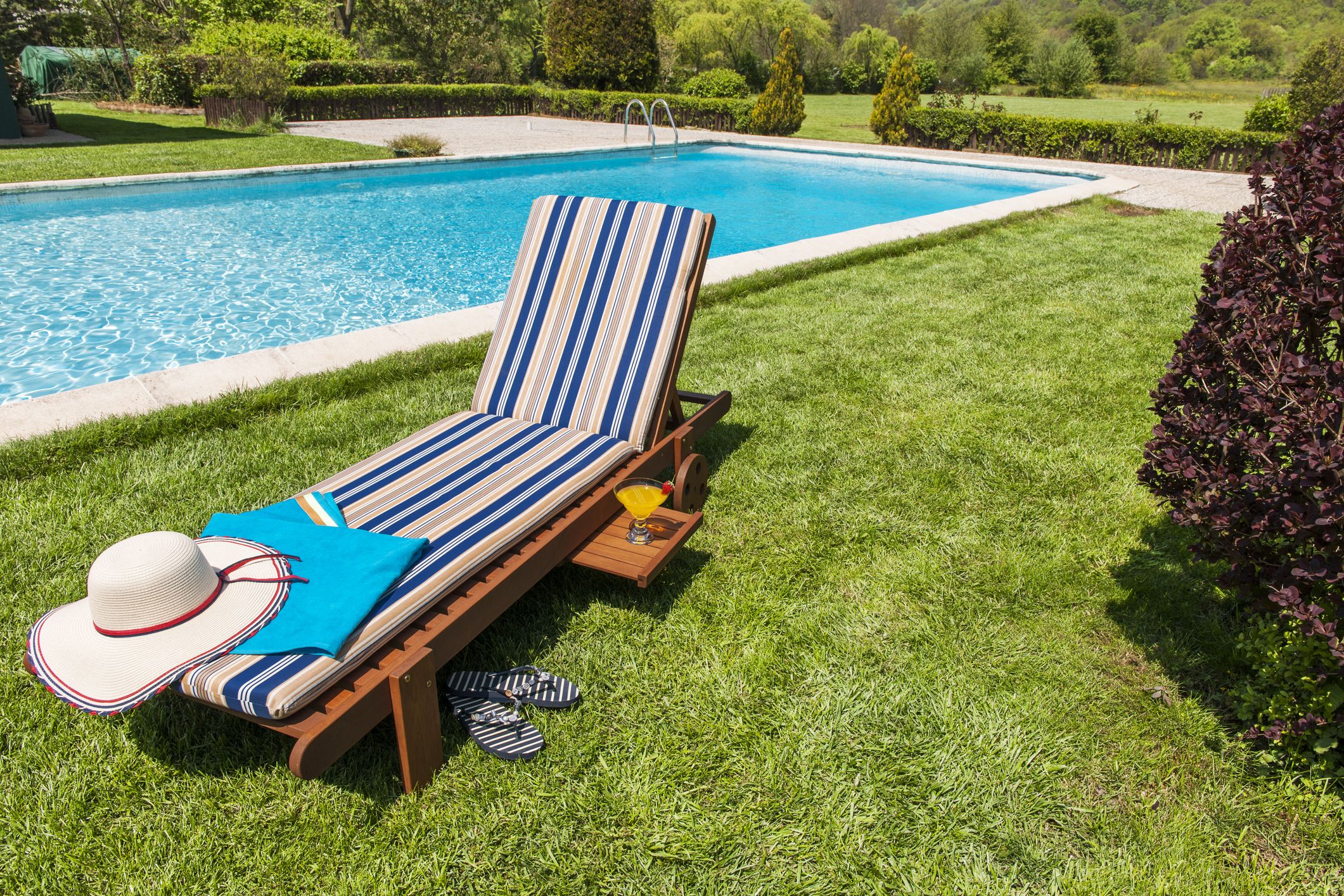 Small pool deals lounge chairs