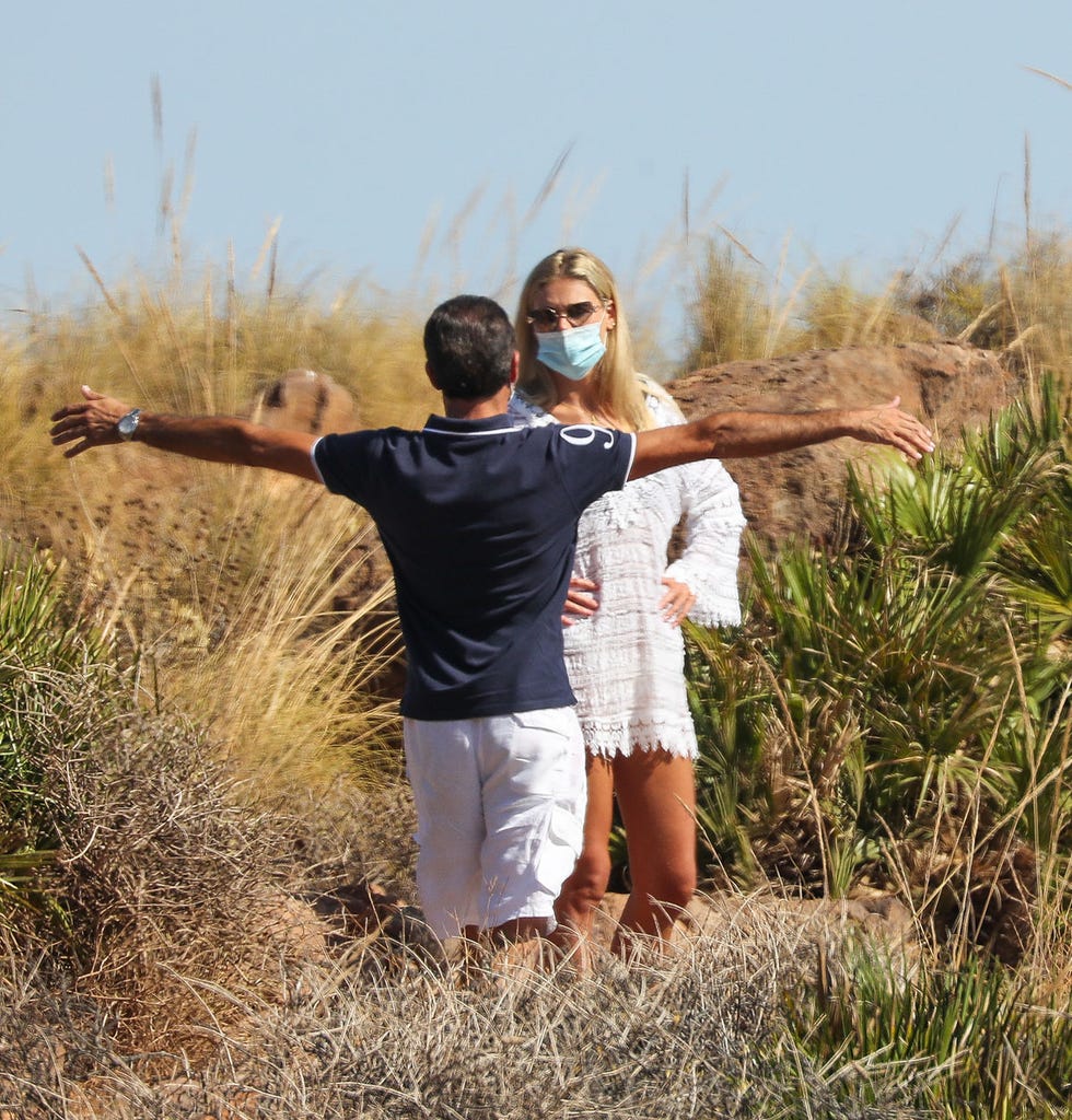 enrique ponce y ana soria, sus fotos más pasionales en almería