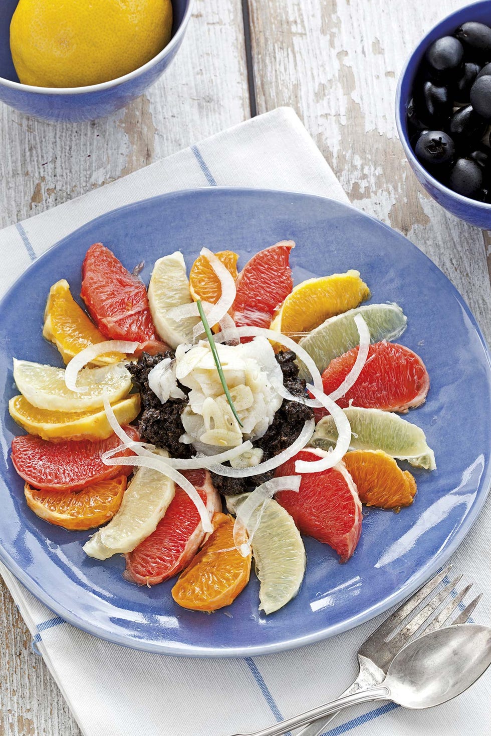 ensalada de cítricos y migas de bacalao