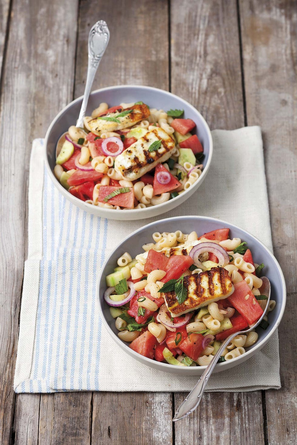ensalada de pasta con sandía