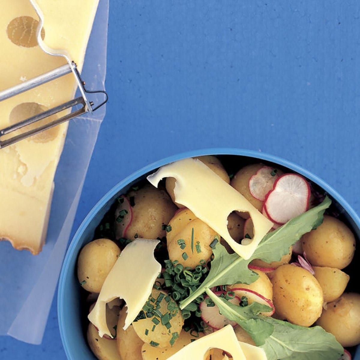 ensalada de patata con queso