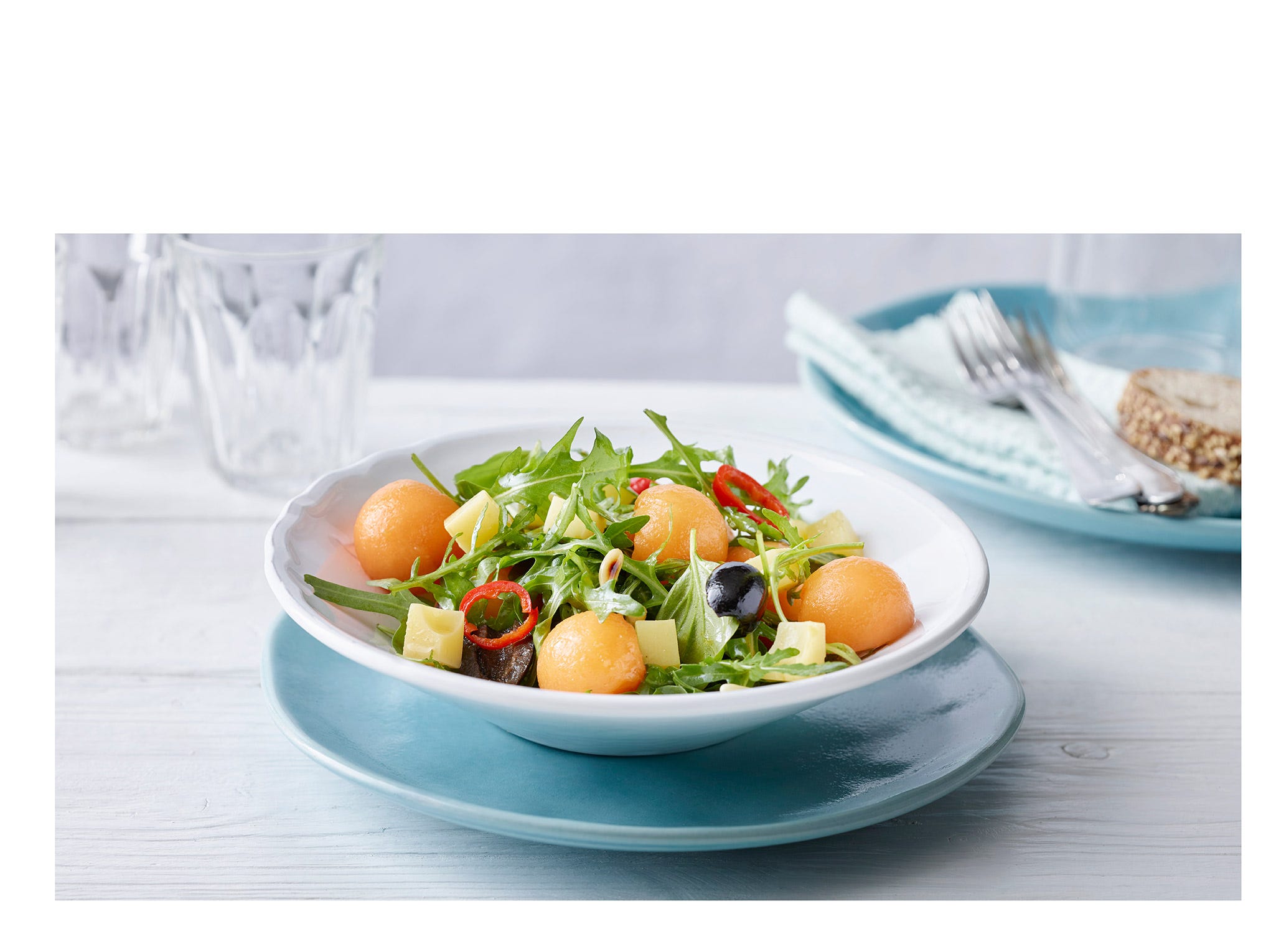 ensalada de queso con bolitas de melón