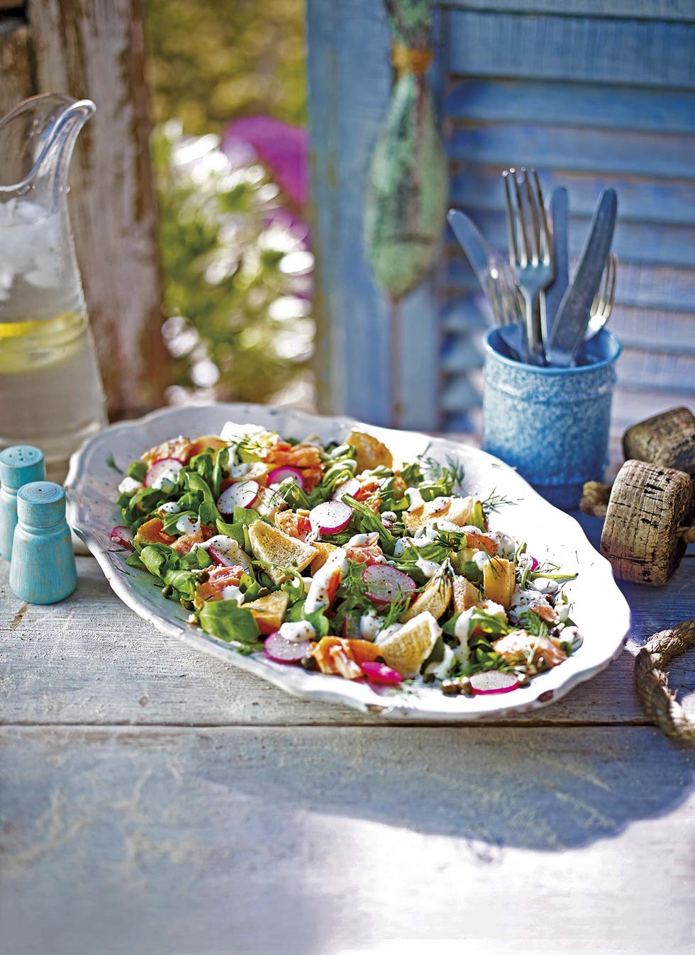 ensalada de salmón ahumado y rúcula