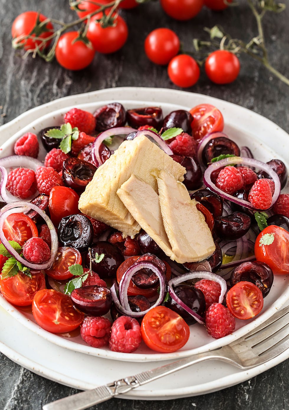 ensalada de tomates cherry y cerezas