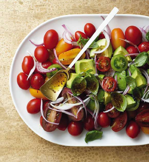 receta de ensalada de mix de tomates y aguacate