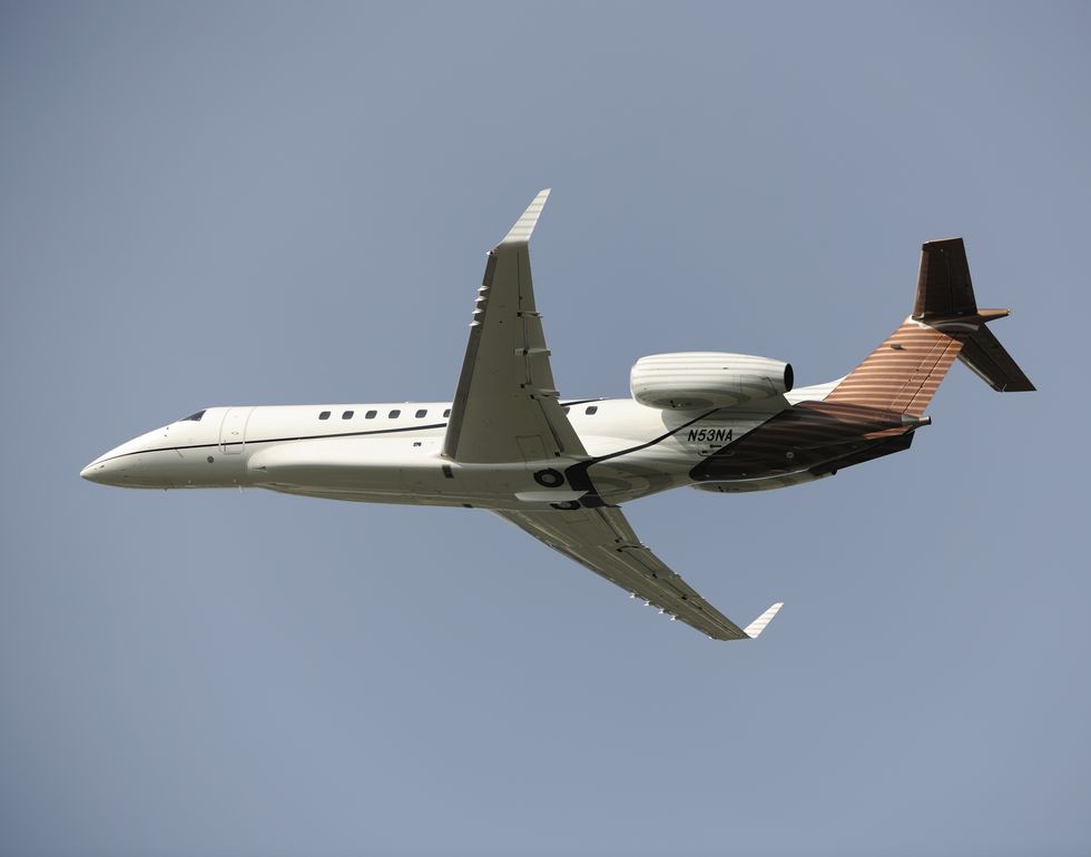 dc3 entertainment embraer legacy 600 climbing out after take off