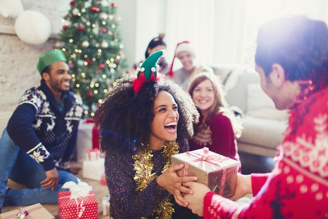 5 Christmas Games For Gift Exchange That Are EASY And FUN!