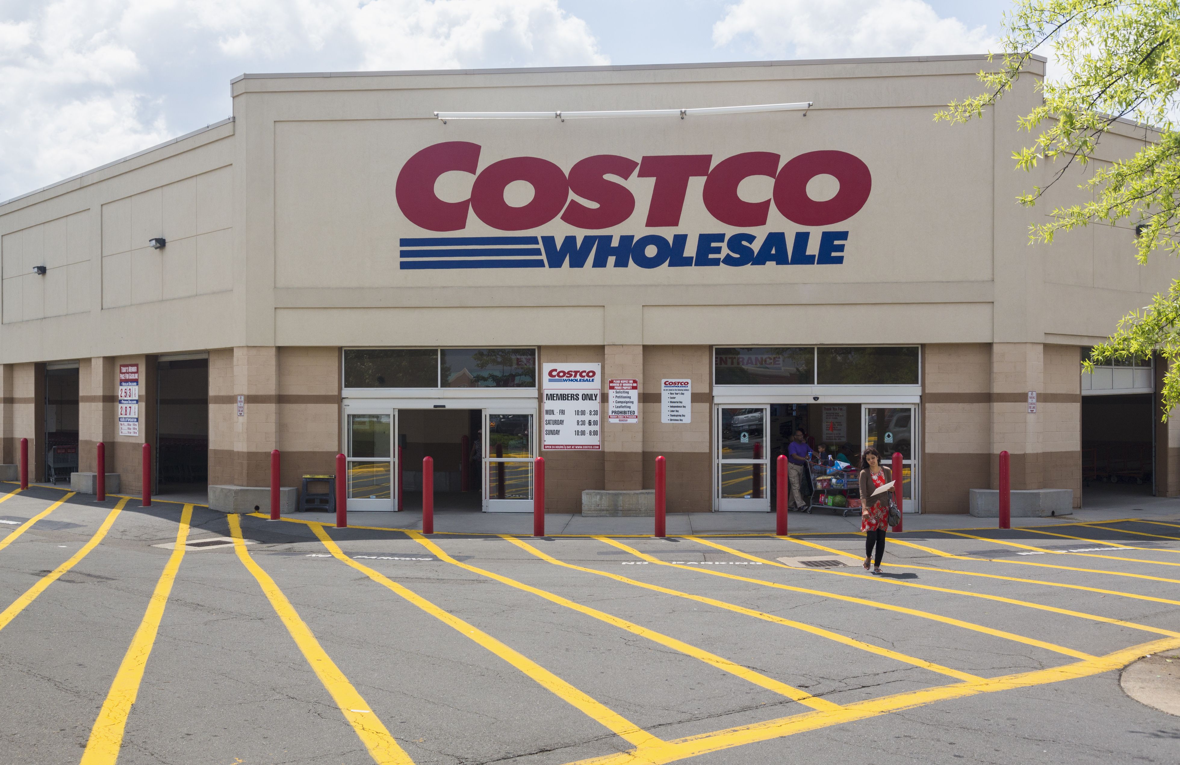 Entrance To Large Costco Warehouse High Res Stock Photography 599389182 1533589058 