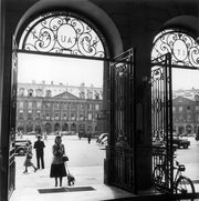 entrance to the ritz hotel in paris around 1948