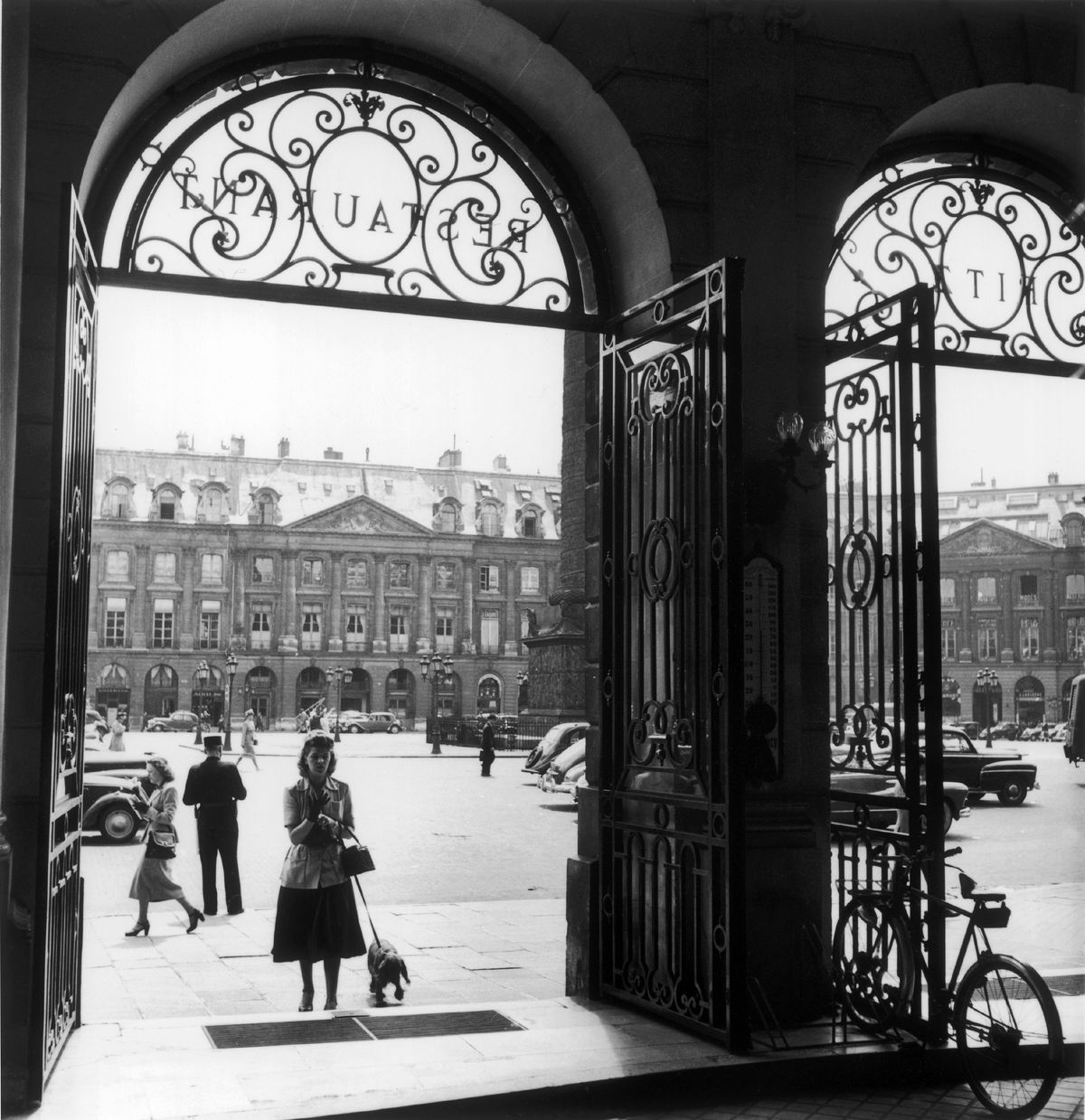entrance to the ritz hotel in paris around 1948